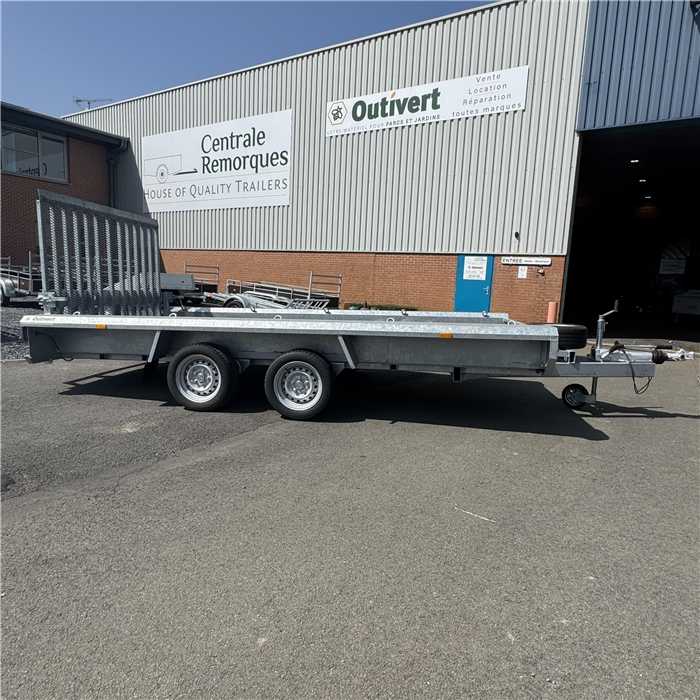 Remorque Porte-Engin Syma 400 x 180 – 3500 kg – avec roue de secours Remorque Porte-Engin Syma 400 x 180 – 3500 kg – avec roue de secours