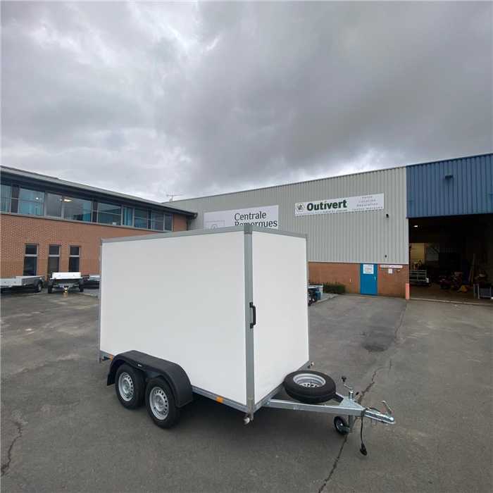 Remorque Syma fermée 257x151x150 - 750 kg - 2 essieux Remorque Syma fermée 257x151x150 - 750 kg - 2 essieux